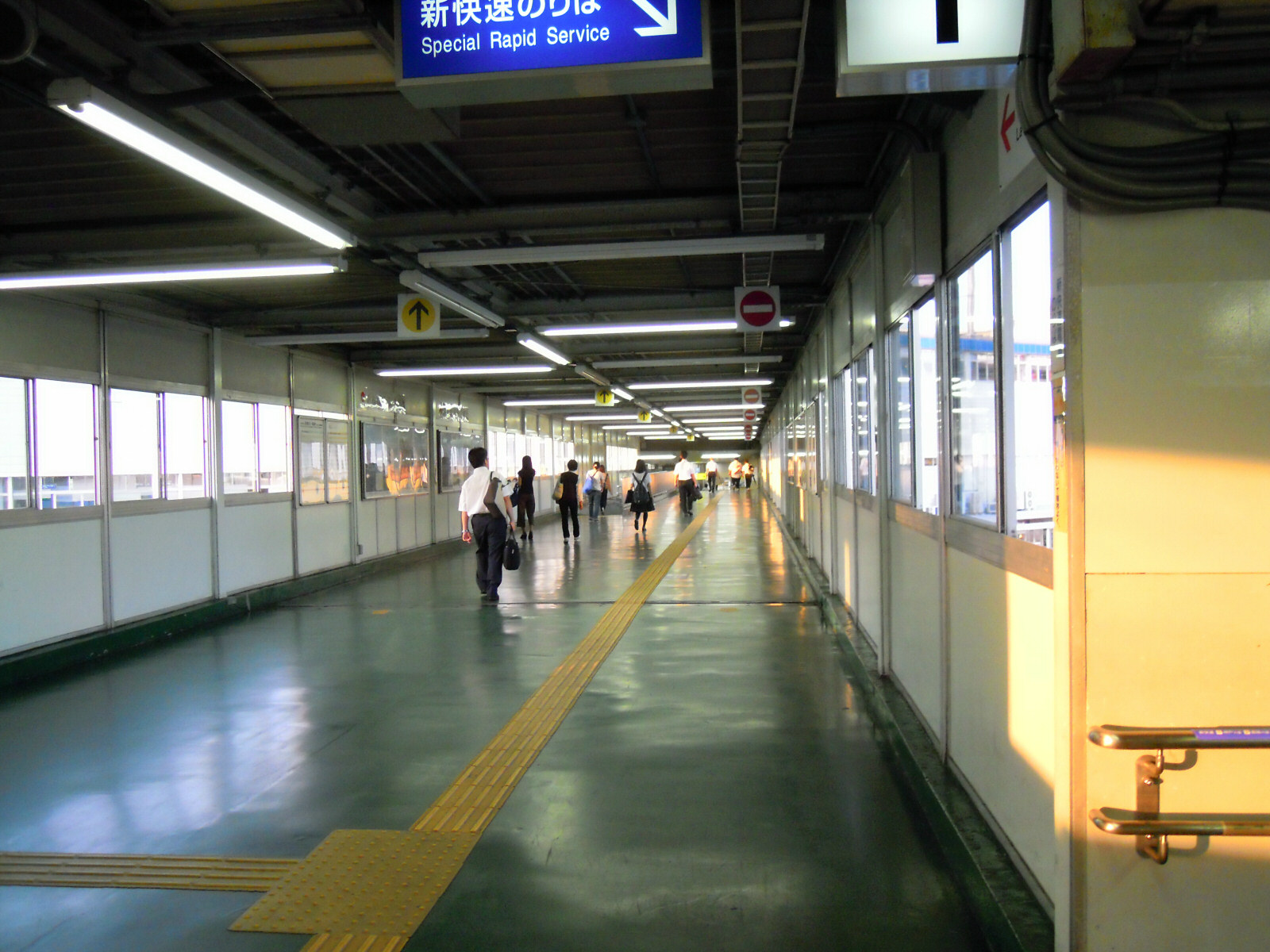 JR西明石駅の構内の通路